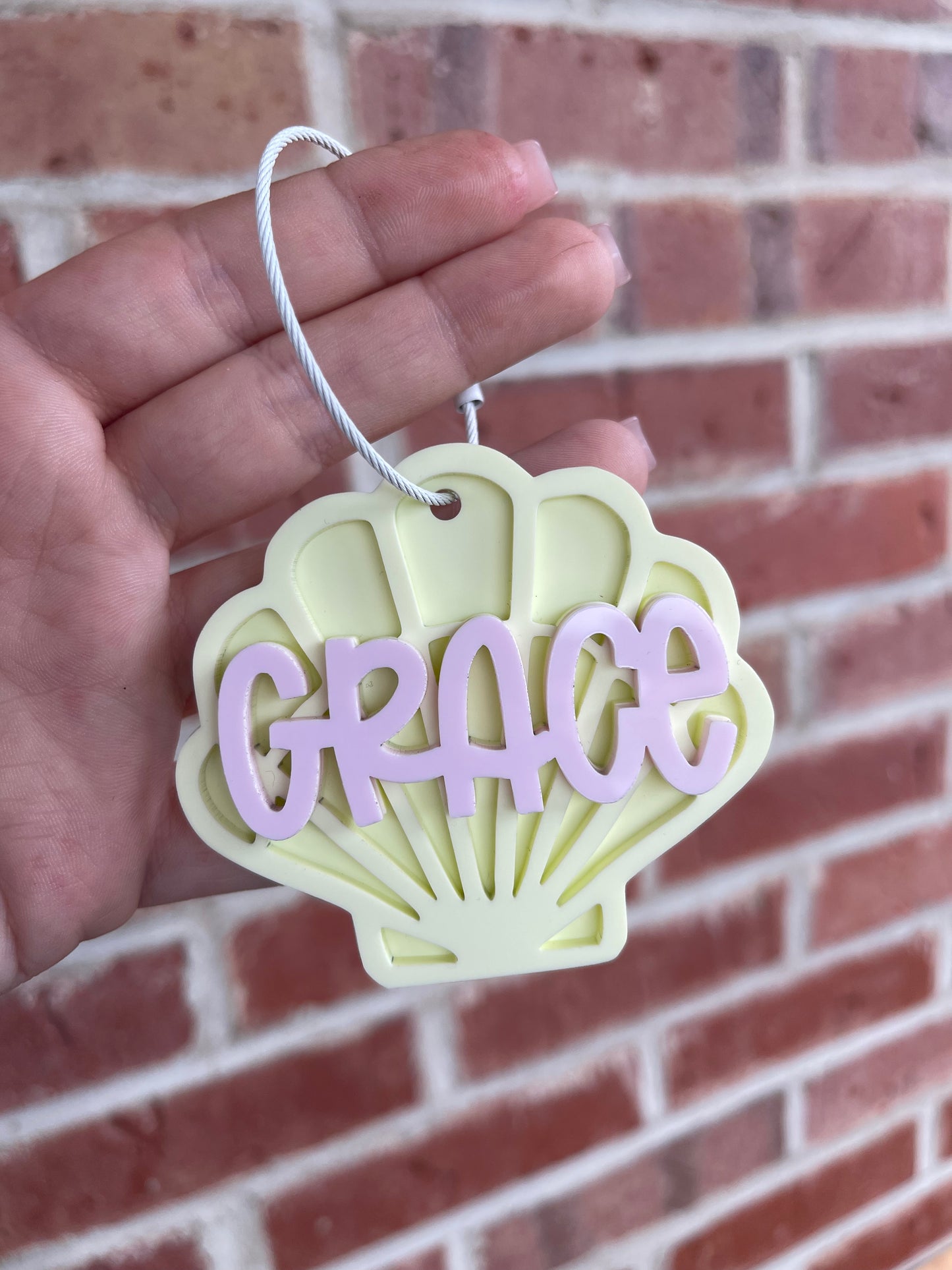 Seashell Backpack Name Tag – Personalized Acrylic Bag Tag for Kids